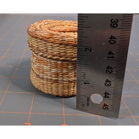 Small Woven Round Basket Lid Rustic Home Decor storage - Picture 8 of 11